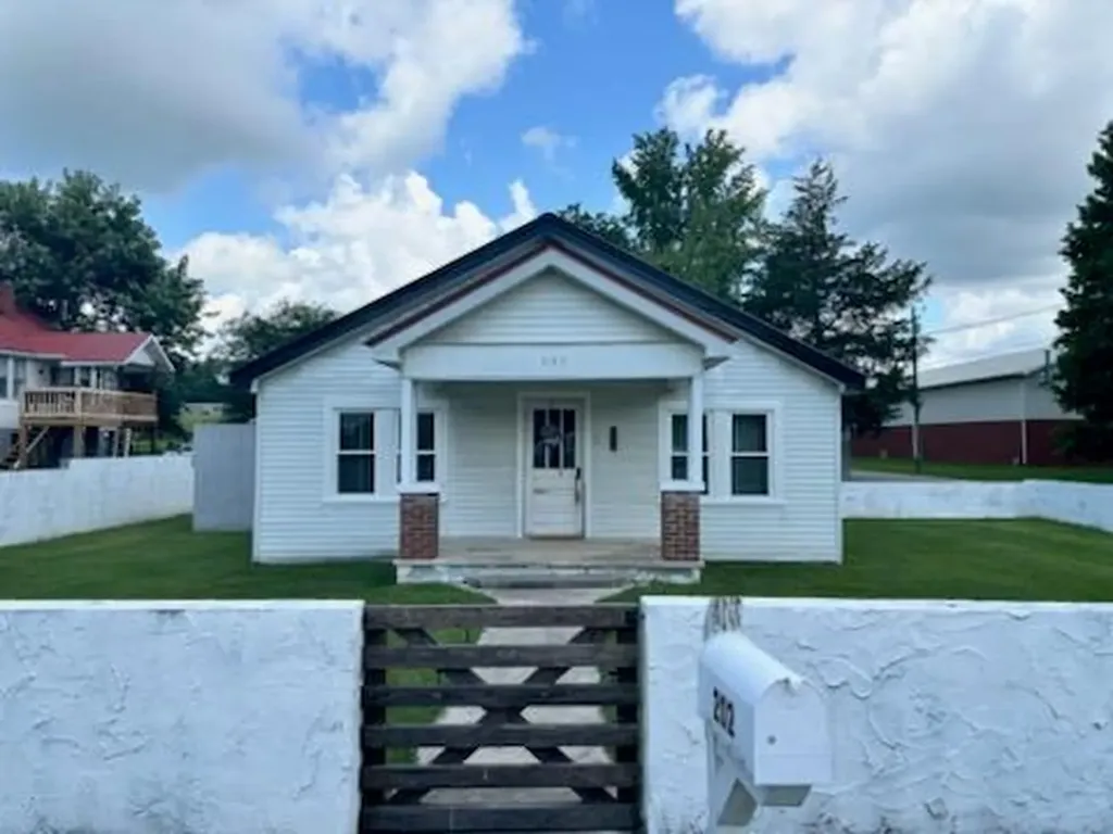 202 West 4 Street Livingston TN 38570