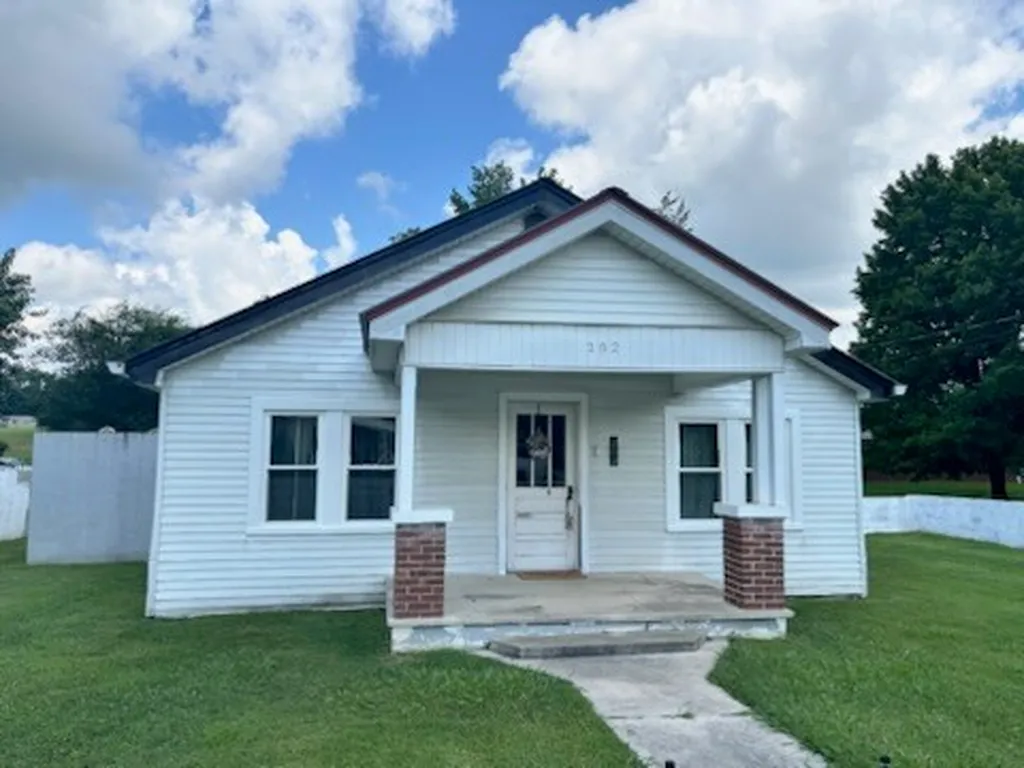 202 West 4 Street Livingston TN 38570