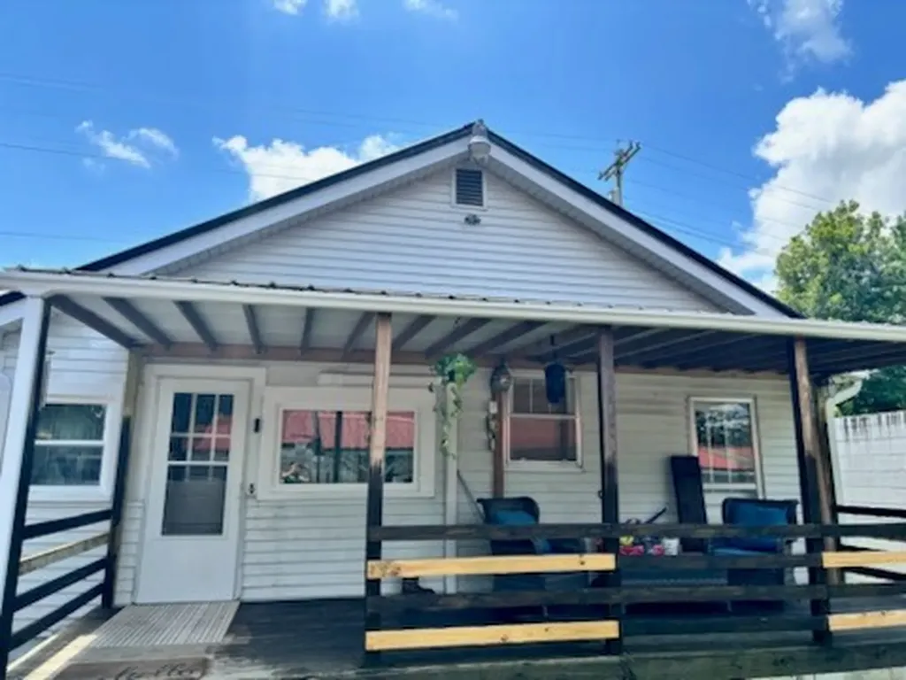 202 West 4 Street Livingston TN 38570