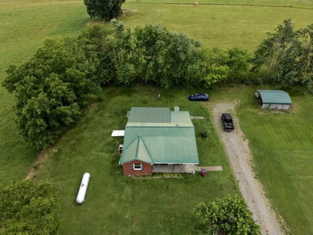 980 West Road Red Boiling Springs TN 37150