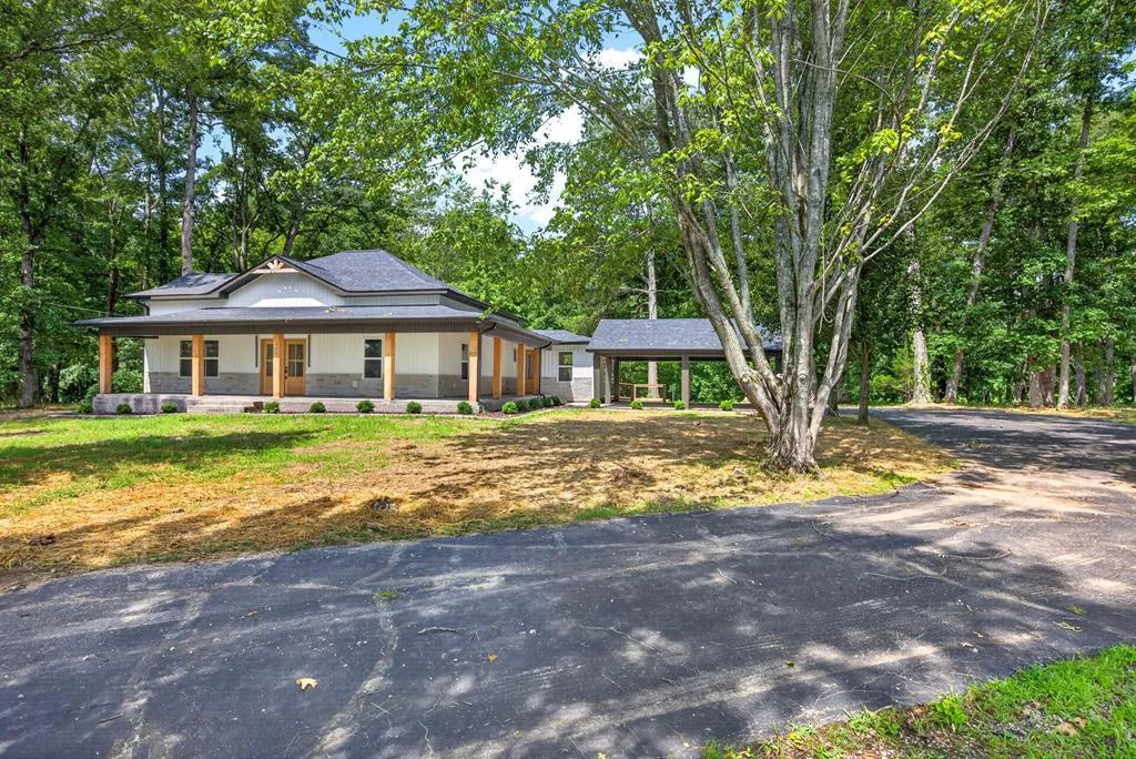 909 Hawkins Crawford Road Cookeville TN 38501