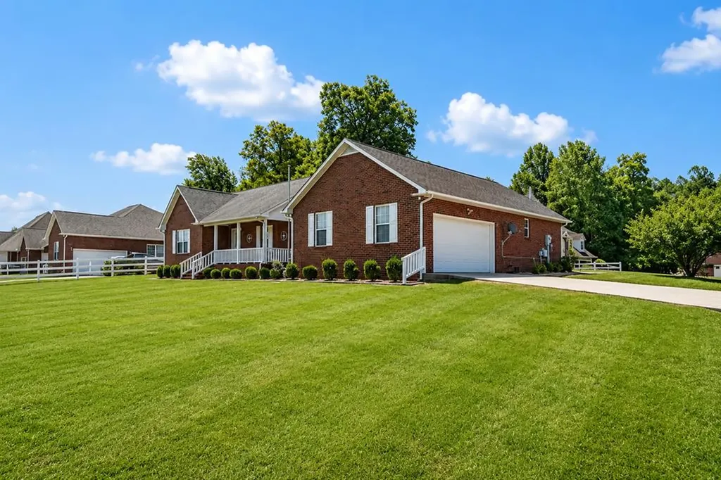 372 Brookside Drive Algood TN 38506