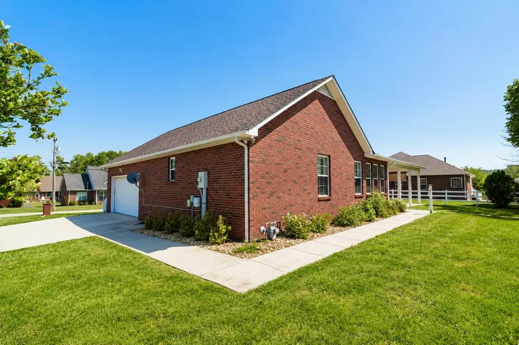 372 Brookside Drive Algood TN 38506