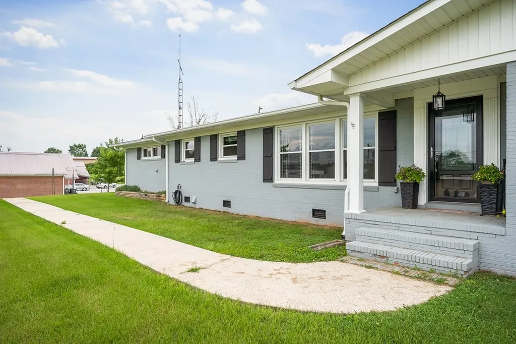 513 N Spring Street Sparta TN 38583