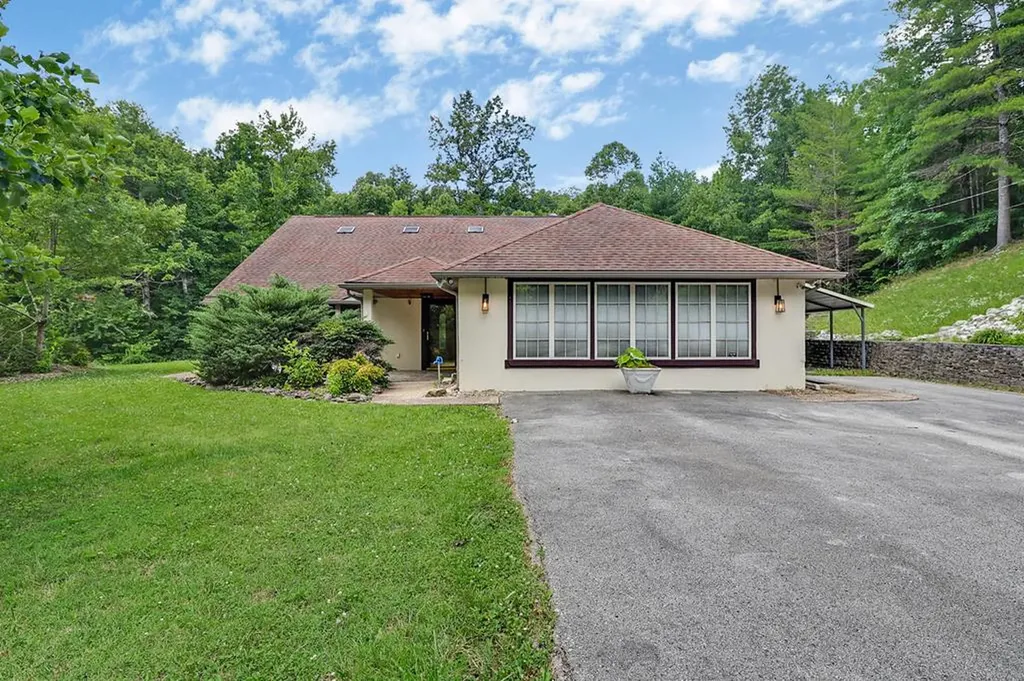 395 Ashley Lane Oneida TN 38556