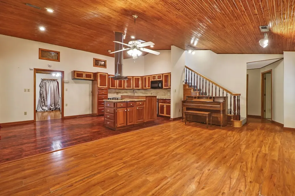 395 Ashley Lane Oneida TN 38556