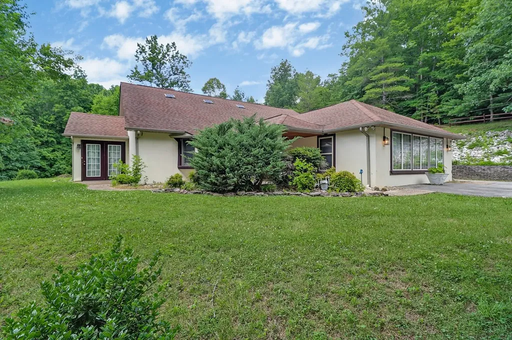 395 Ashley Lane Oneida TN 38556