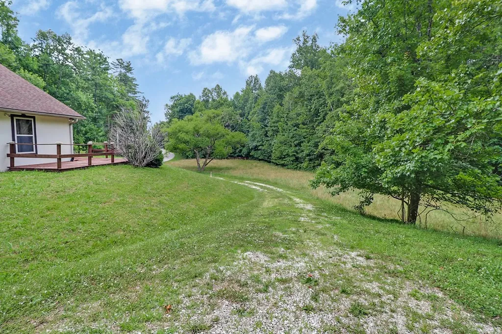 395 Ashley Lane Oneida TN 38556