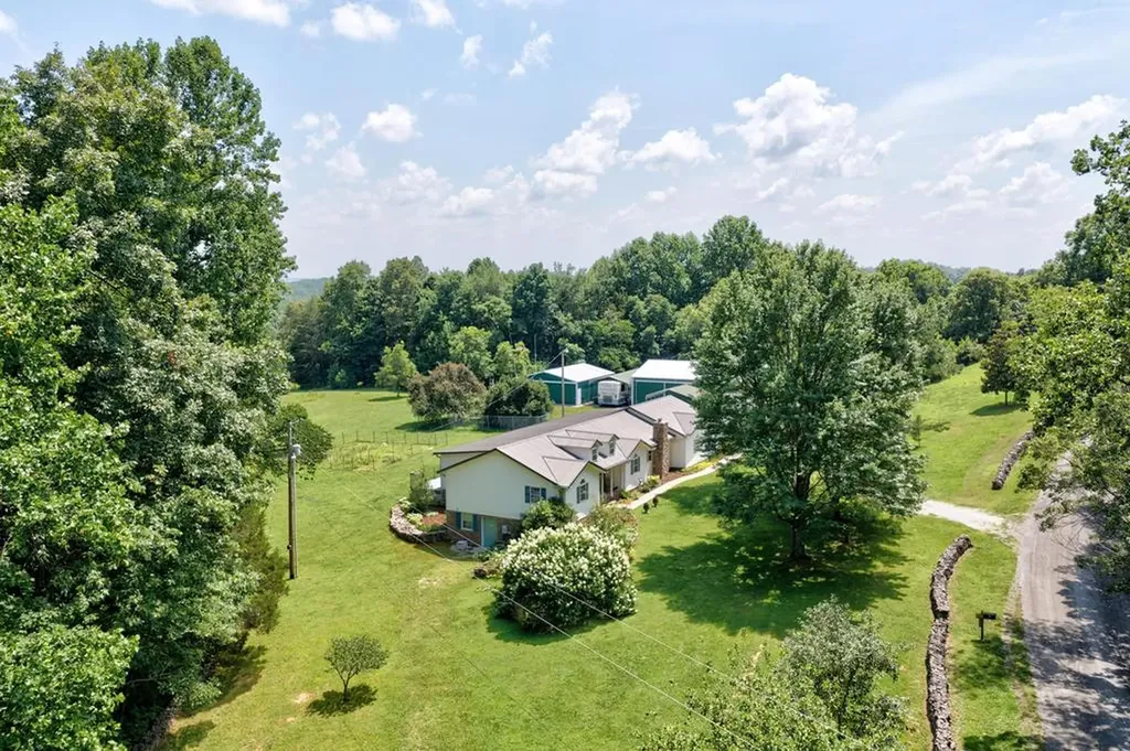 630 Smith Ellis Road Hilham TN 38568