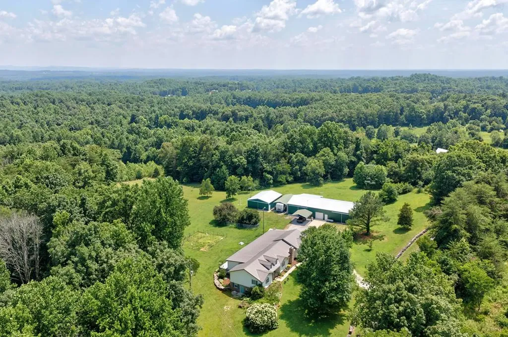 630 Smith Ellis Road Hilham TN 38568