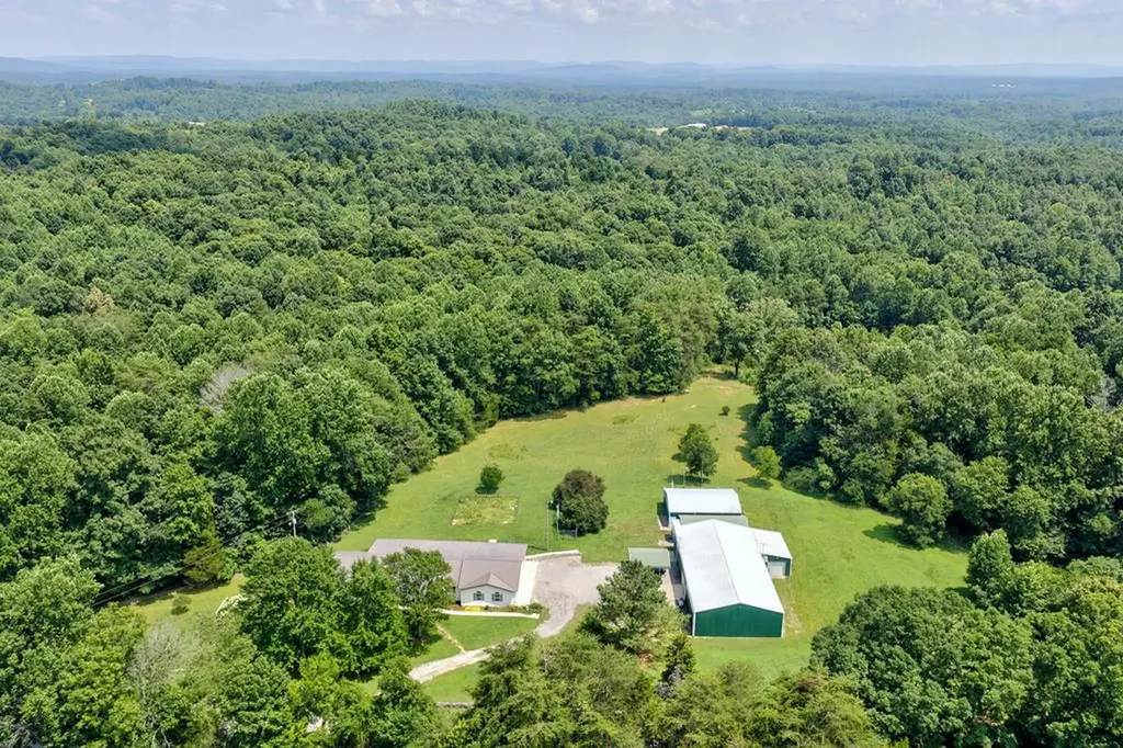 630 Smith Ellis Road Hilham TN 38568