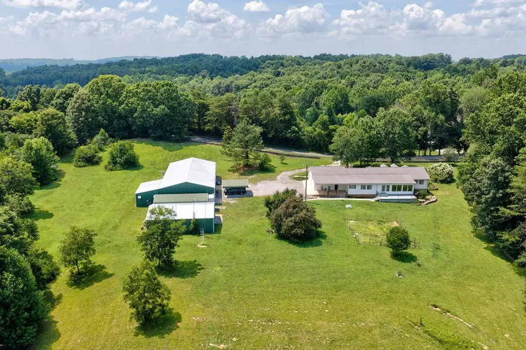630 Smith Ellis Road Hilham TN 38568