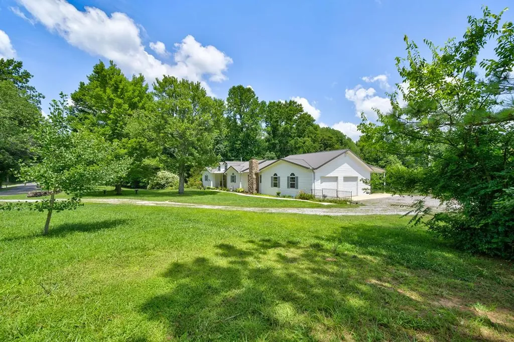 630 Smith Ellis Road Hilham TN 38568