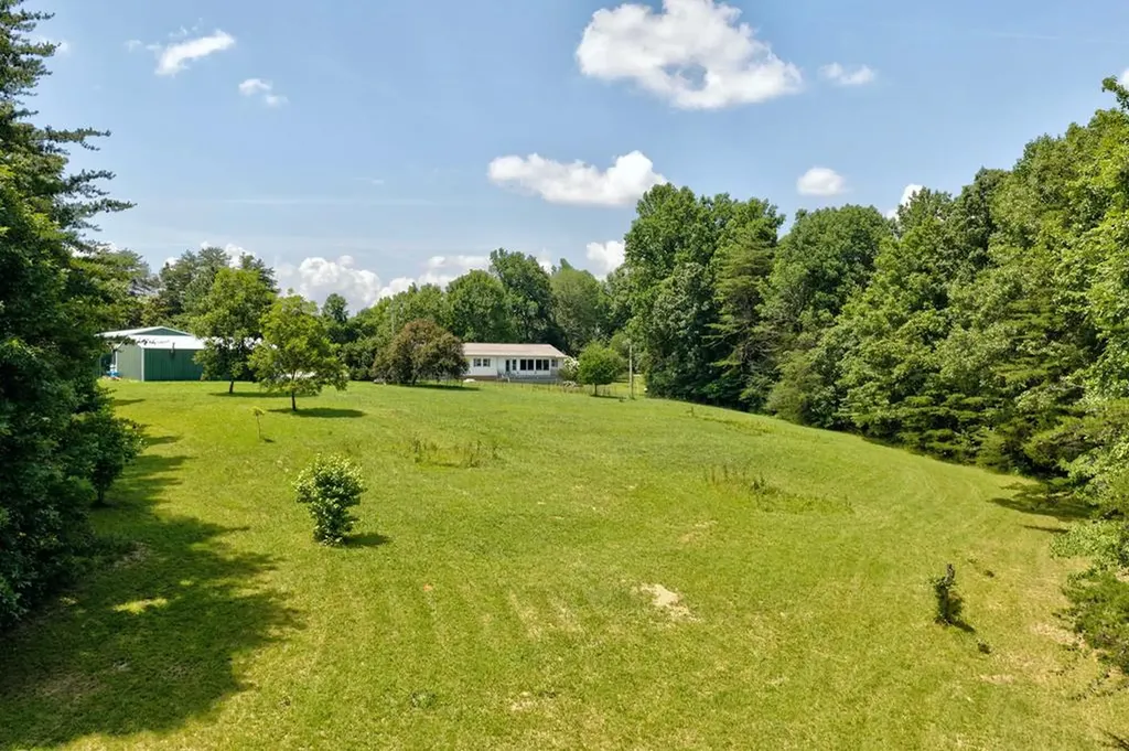 630 Smith Ellis Road Hilham TN 38568