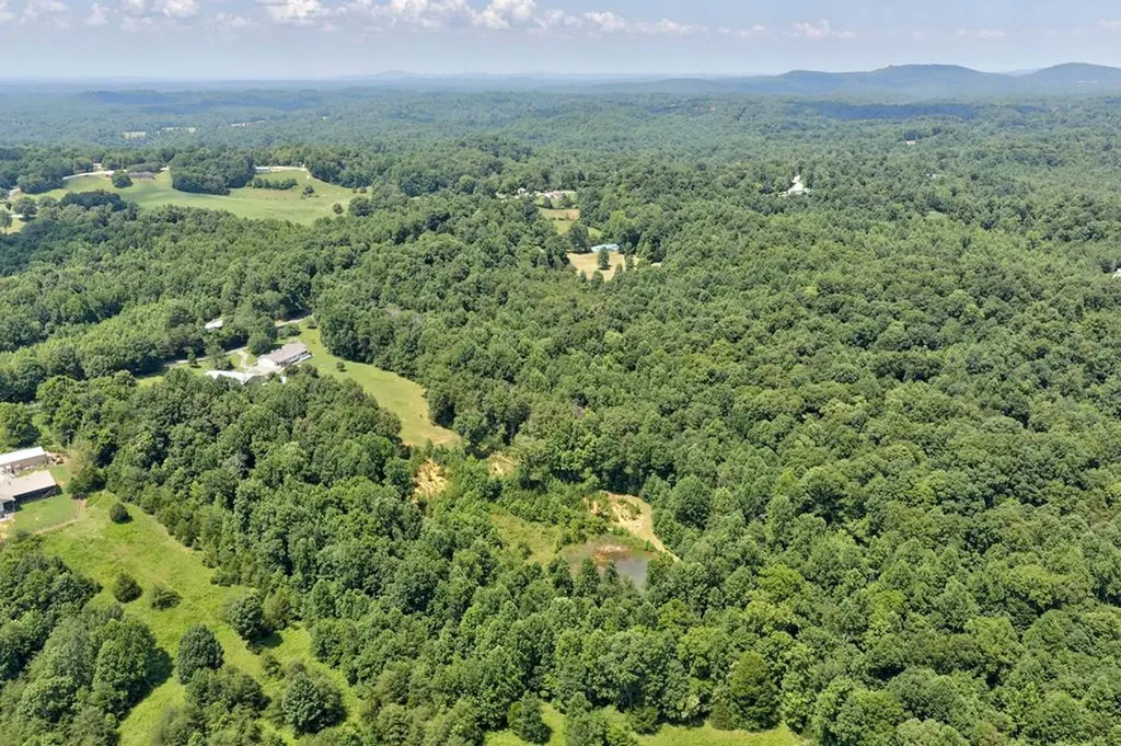 630 Smith Ellis Road Hilham TN 38568