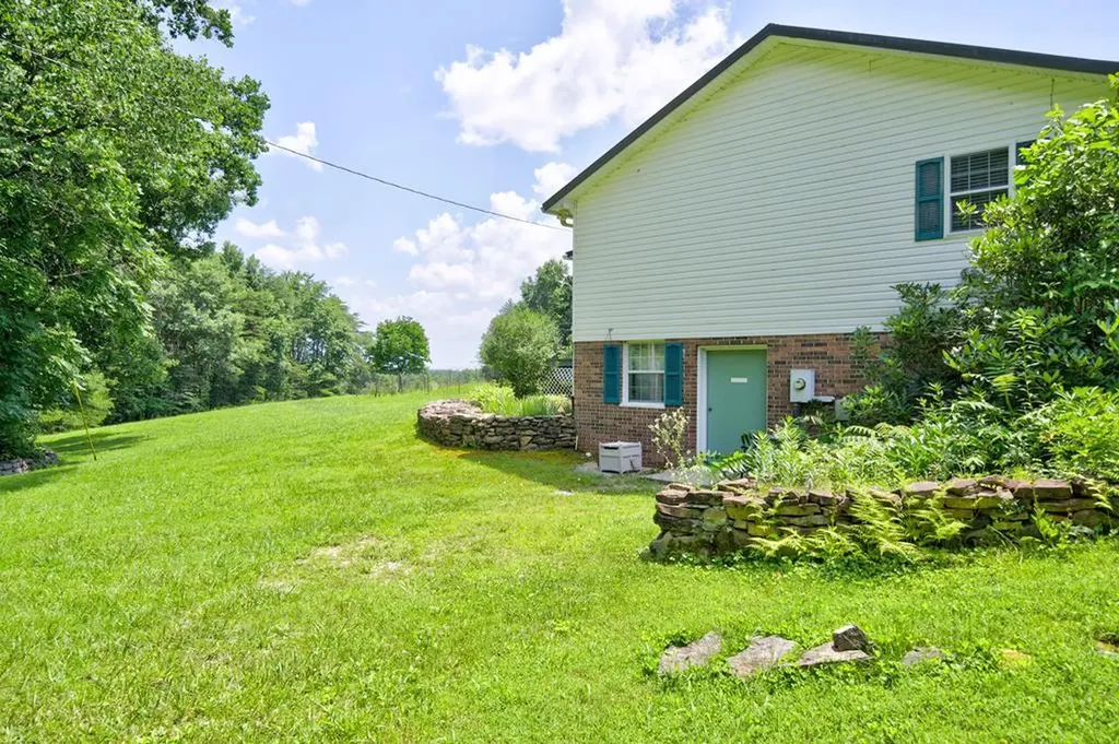 630 Smith Ellis Road Hilham TN 38568
