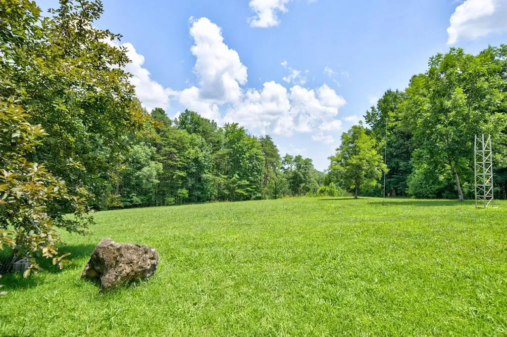 630 Smith Ellis Road Hilham TN 38568