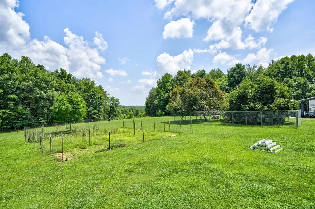 630 Smith Ellis Road Hilham TN 38568