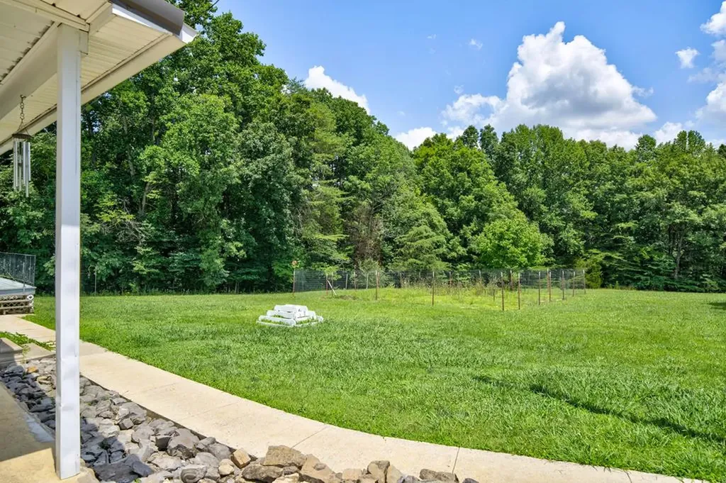 630 Smith Ellis Road Hilham TN 38568
