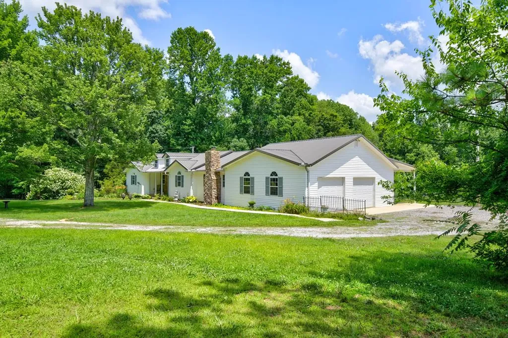 630 Smith Ellis Road Hilham TN 38568