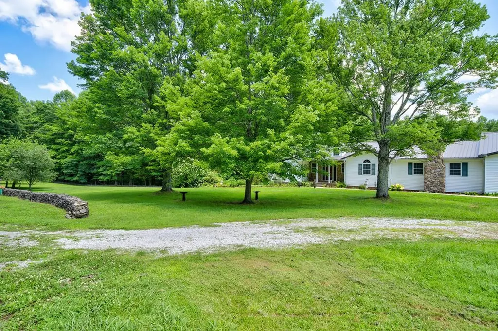 630 Smith Ellis Road Hilham TN 38568