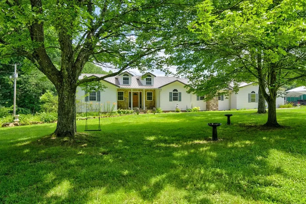 630 Smith Ellis Road Hilham TN 38568