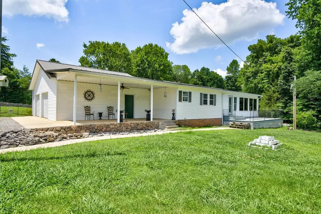 630 Smith Ellis Road Hilham TN 38568