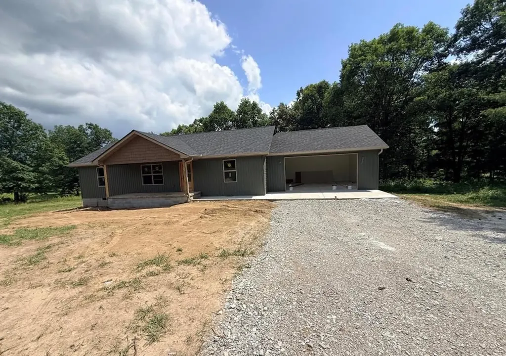 352 Old Wes Baldwin Road Jamestown TN 38556