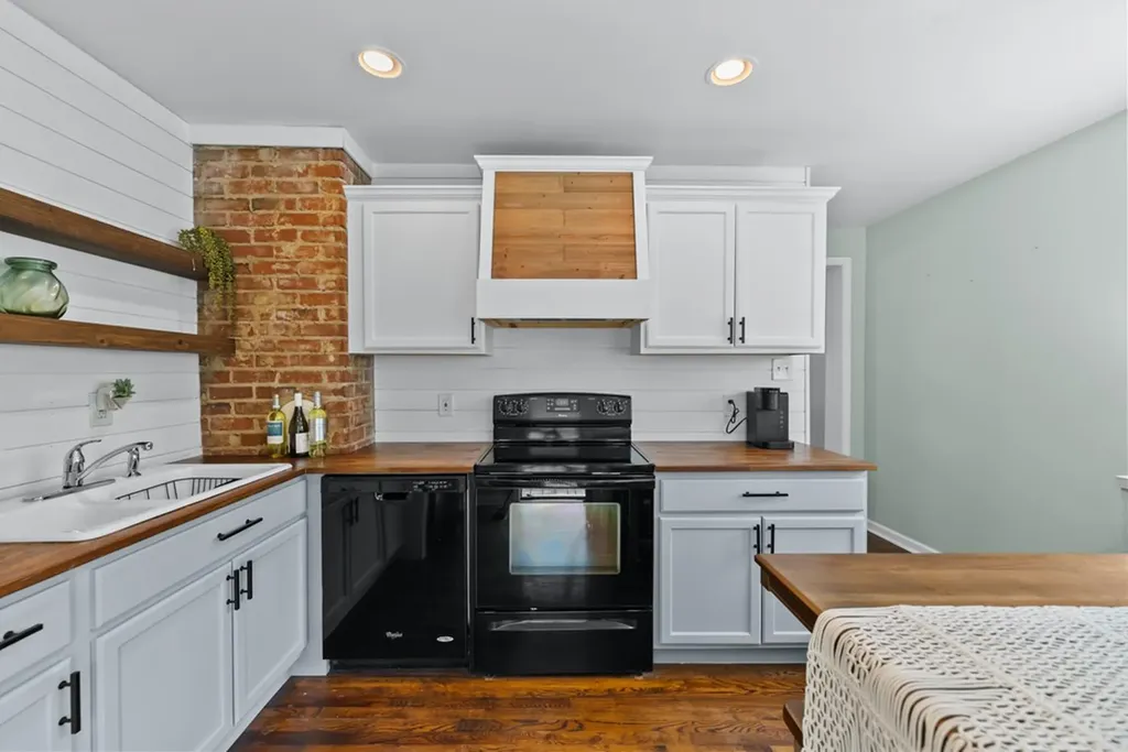 3518 Delrose Knoxville TN 37914