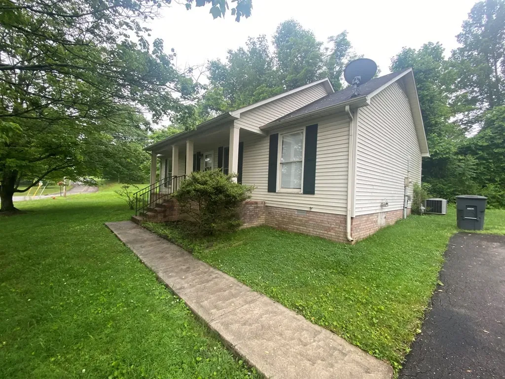 8 W Paris Street Cookeville TN 38501