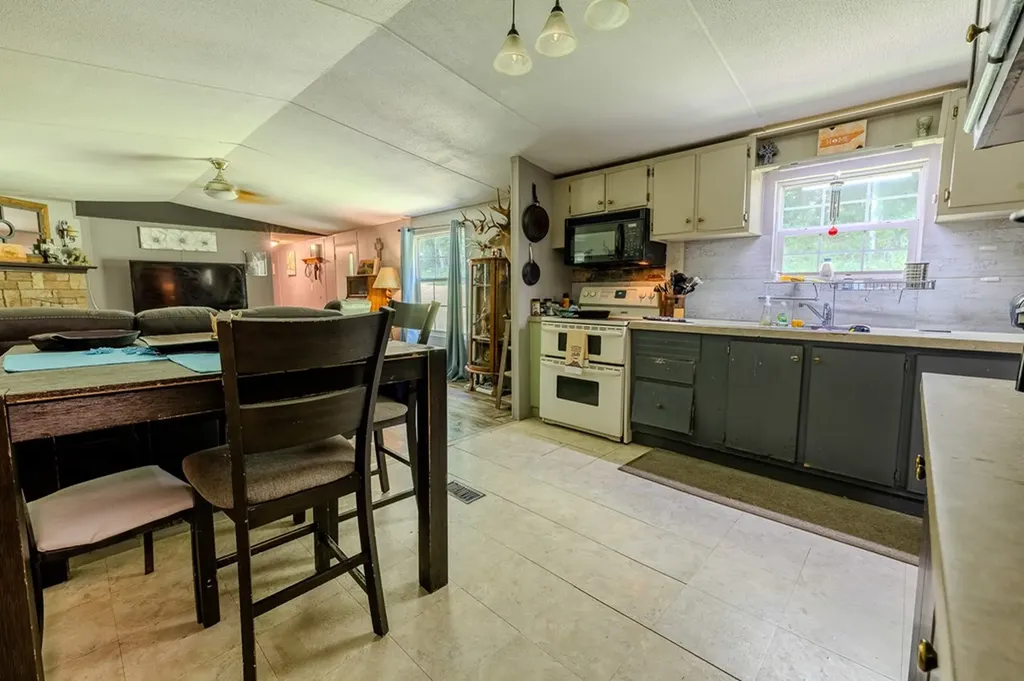 170 Coys Cove Lane Gainesboro TN 38562