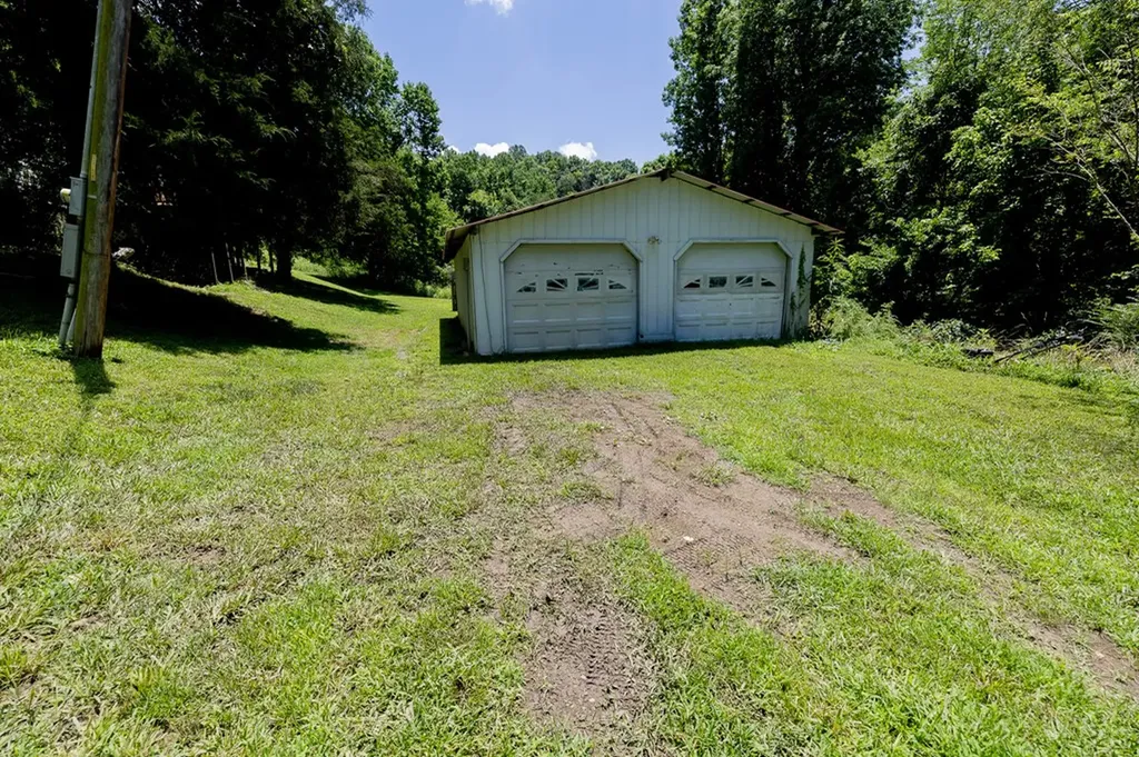170 Coys Cove Lane Gainesboro TN 38562