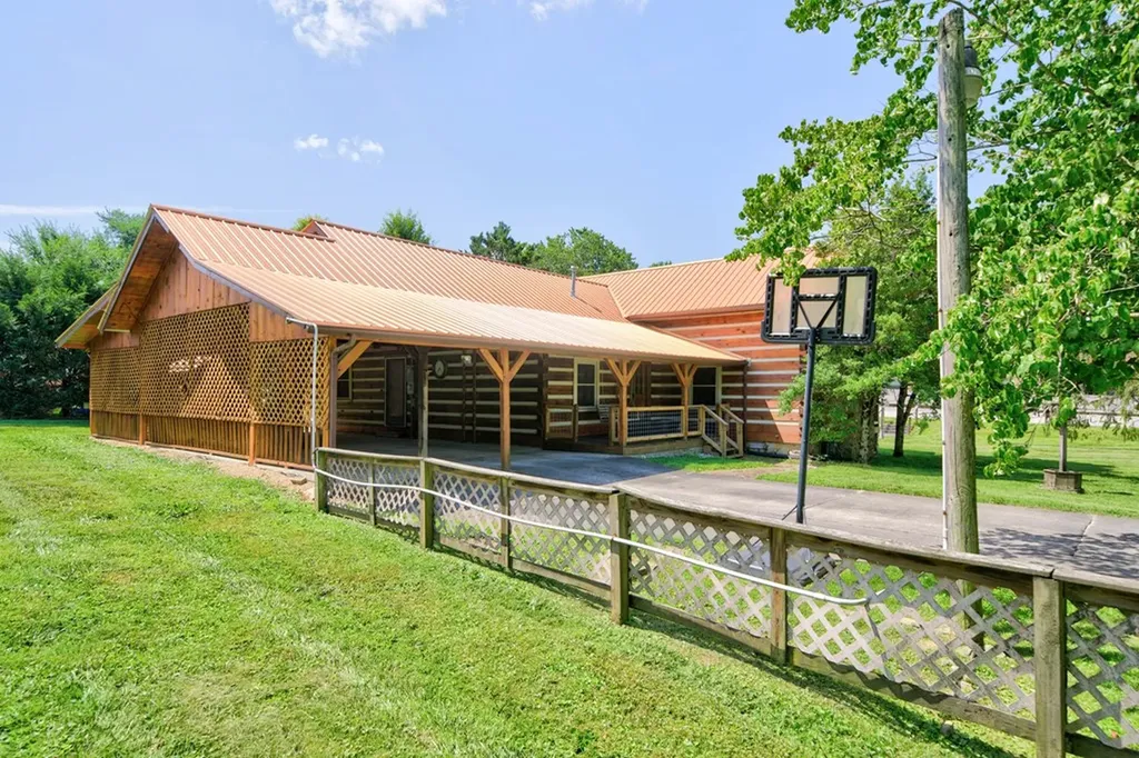 106 W Crawford Avenue Monterey TN 38574