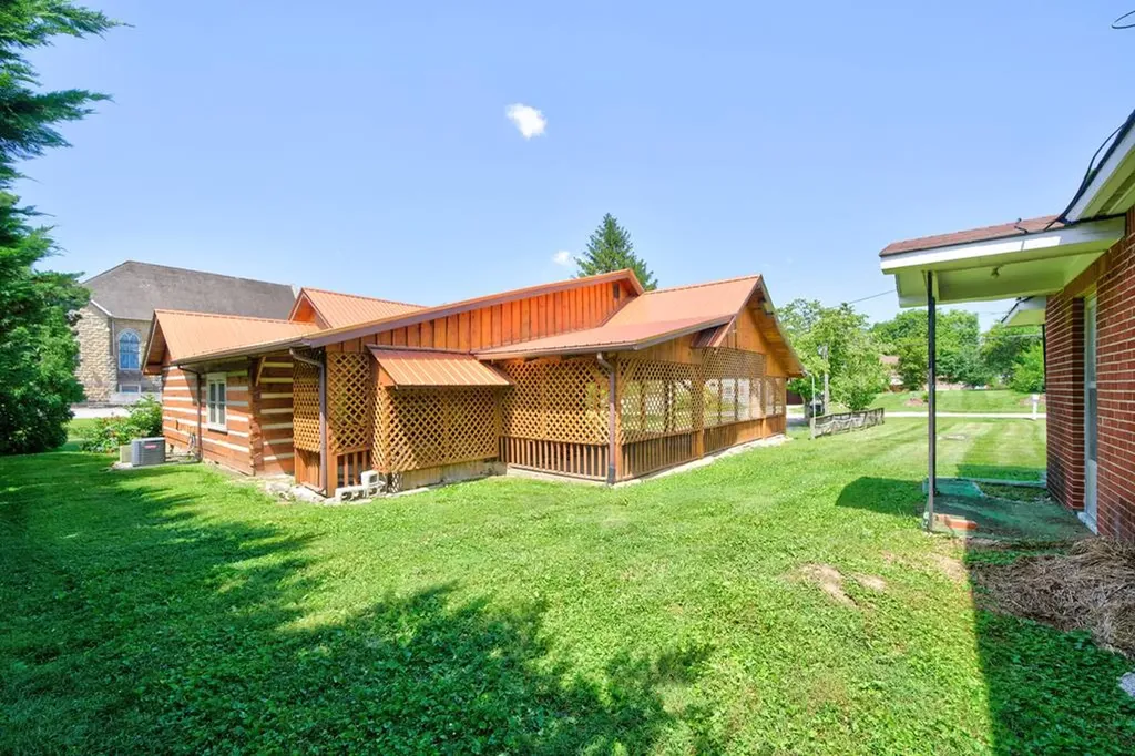 106 W Crawford Avenue Monterey TN 38574