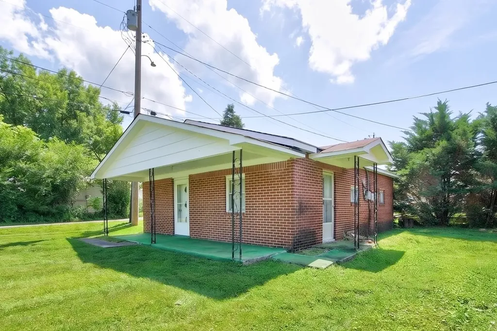 106 W Crawford Avenue Monterey TN 38574