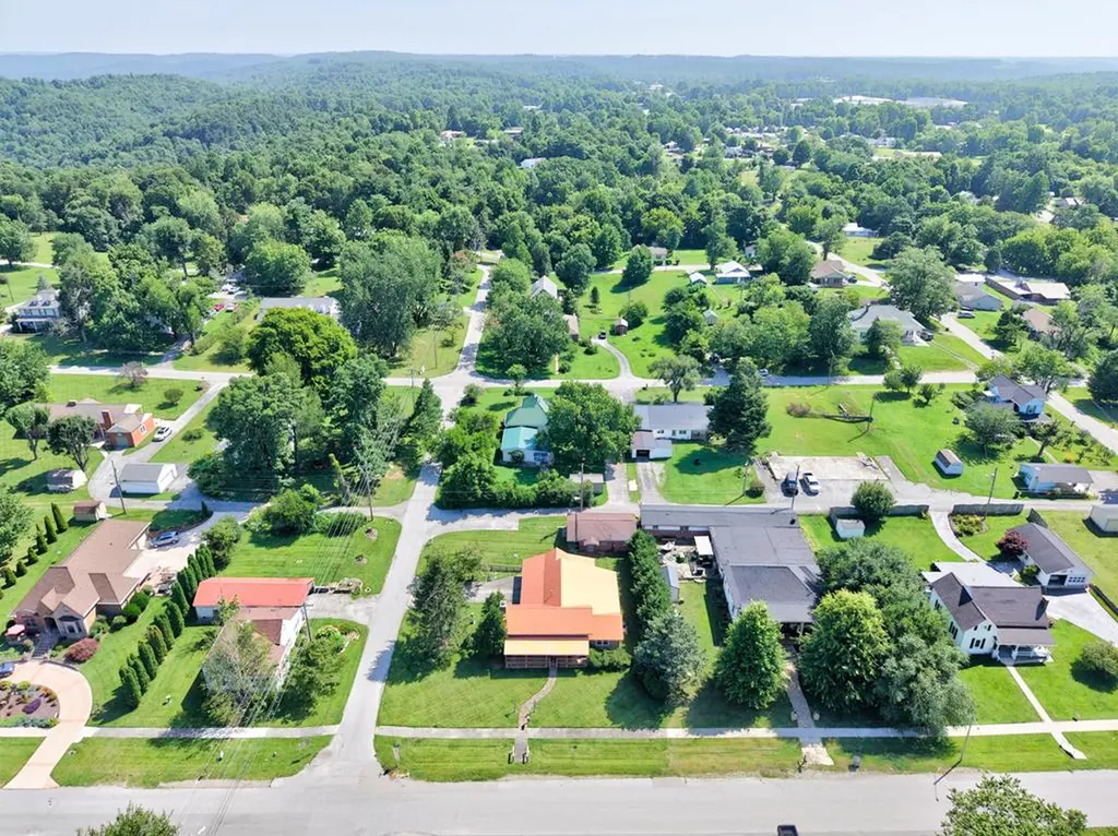 106 W Crawford Avenue Monterey TN 38574