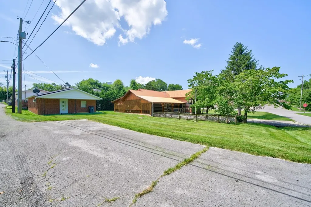 106 W Crawford Avenue Monterey TN 38574