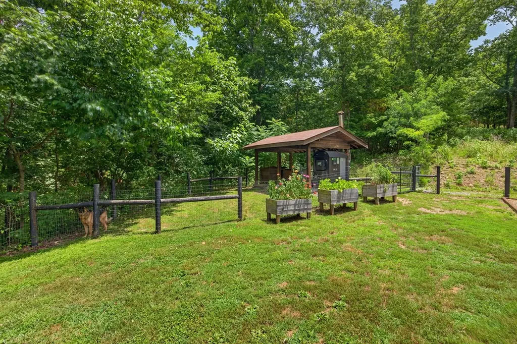 20 Magee Lane Elmwood TN 38560