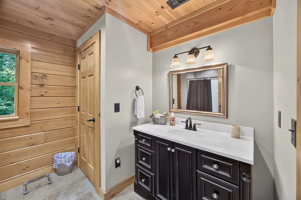 20 Magee Lane Elmwood TN 38560