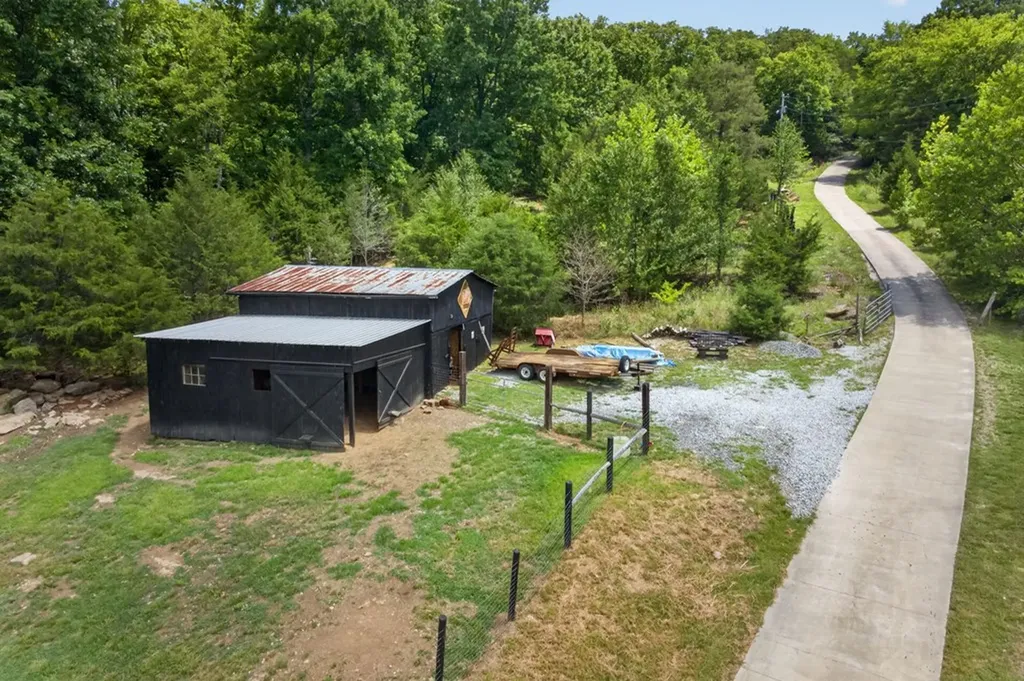 20 Magee Lane Elmwood TN 38560