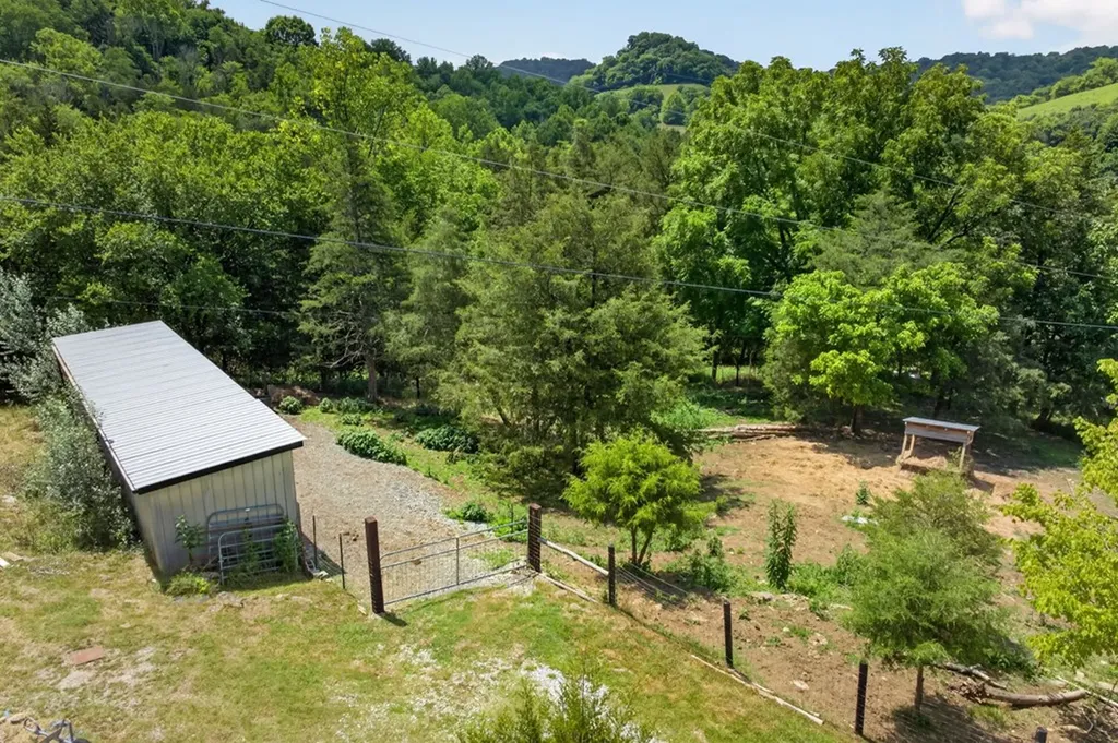 20 Magee Lane Elmwood TN 38560