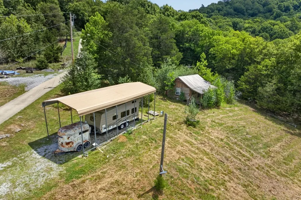 20 Magee Lane Elmwood TN 38560