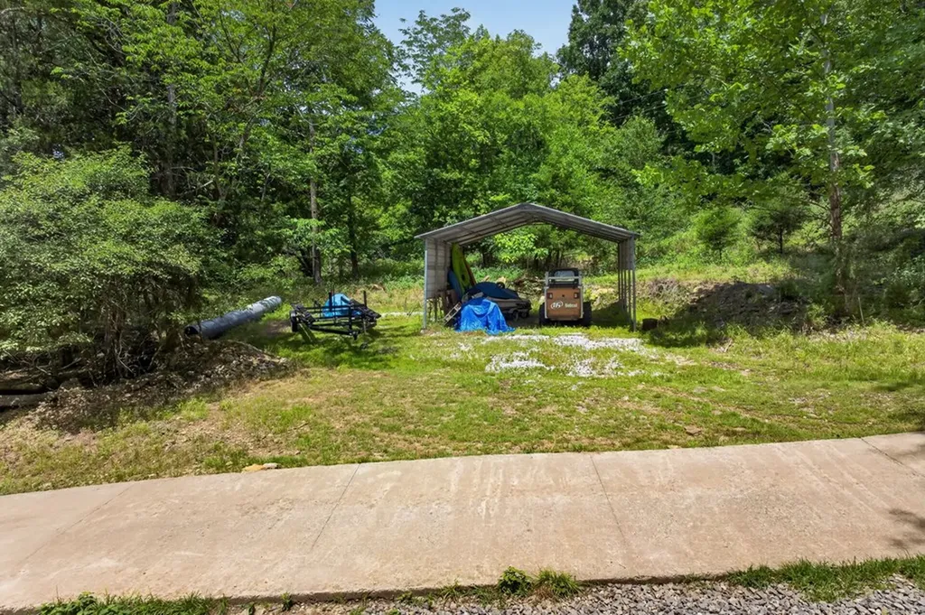 20 Magee Lane Elmwood TN 38560
