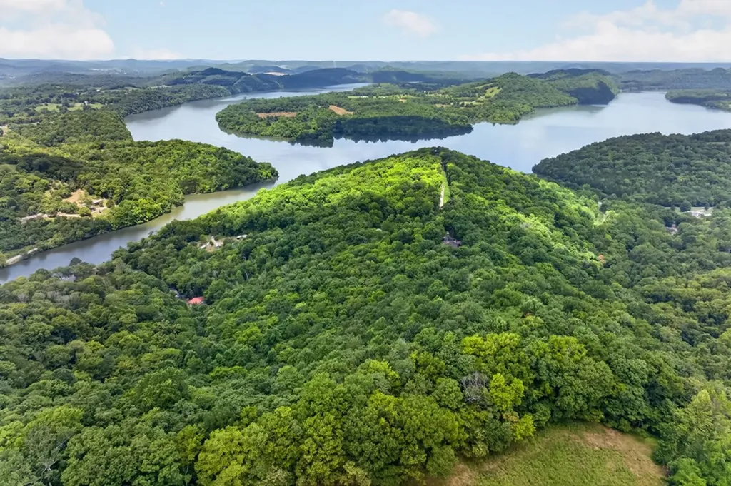 20 Magee Lane Elmwood TN 38560