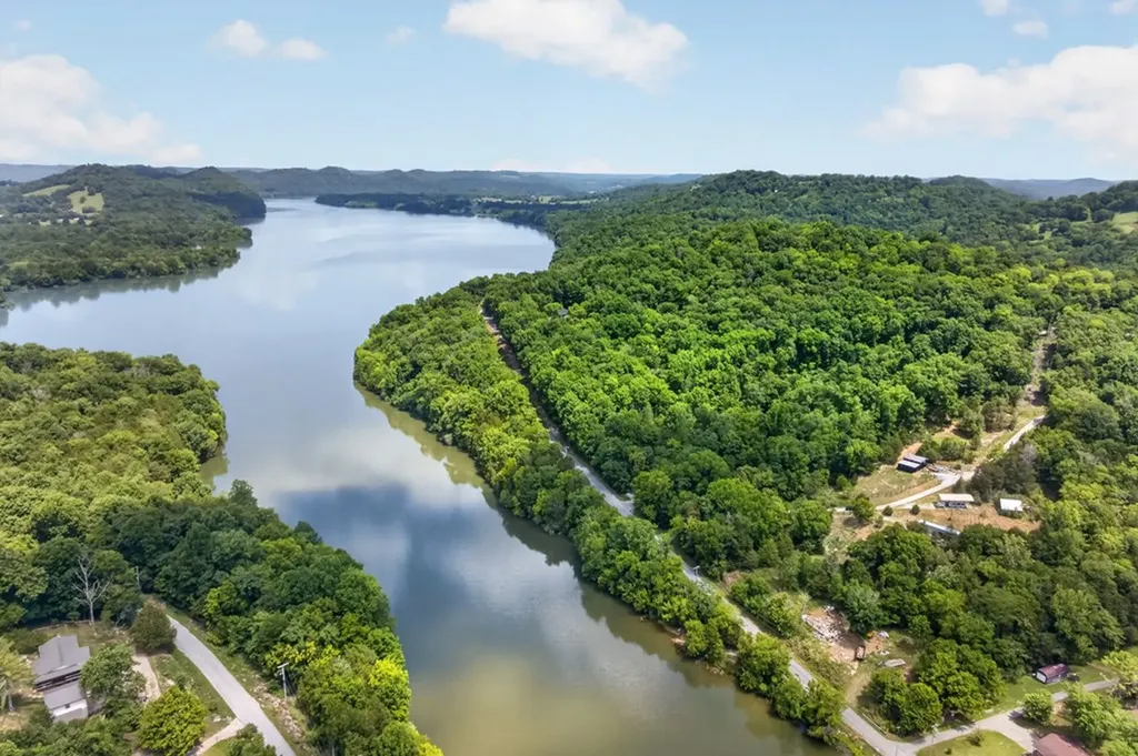 20 Magee Lane Elmwood TN 38560