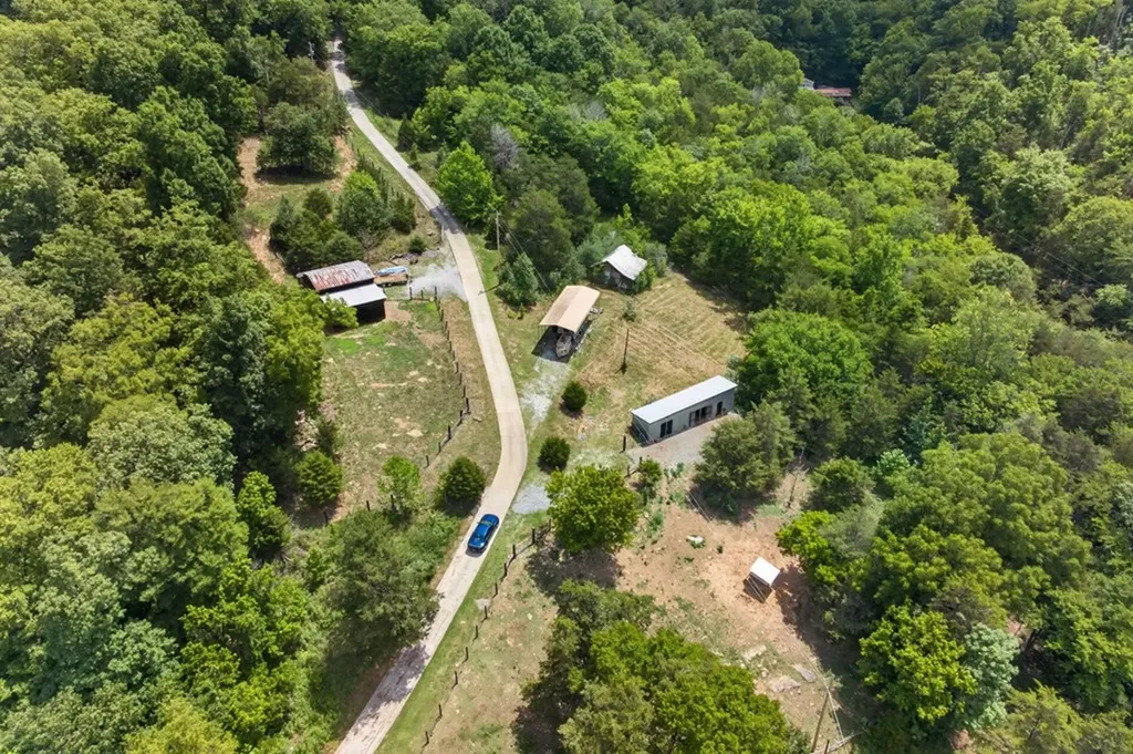 20 Magee Lane Elmwood TN 38560