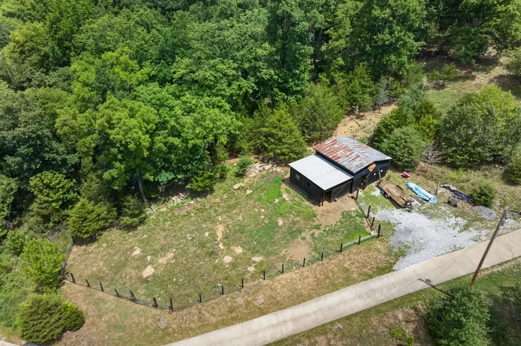 20 Magee Lane Elmwood TN 38560