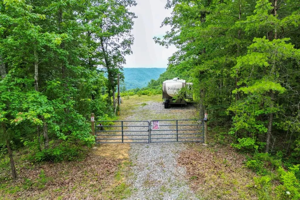 722 Flat Top View Lane Wilder TN 38589