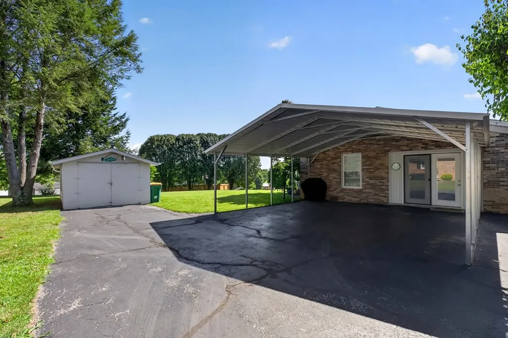 496 Sunset Drive Sparta TN 38583