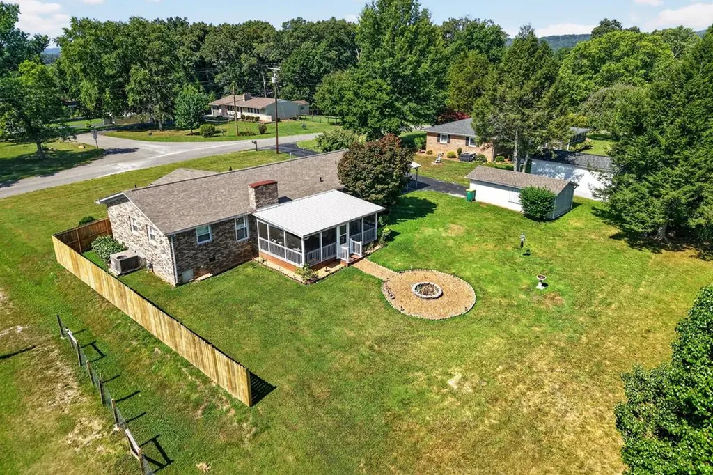 496 Sunset Drive Sparta TN 38583